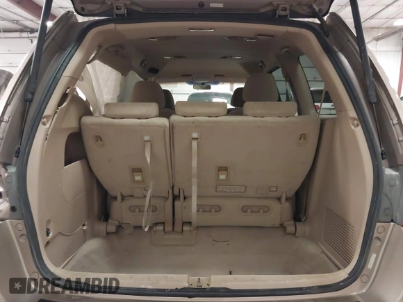 2006 Honda Odyssey LX with VIN 5FNRL38256B113667, listed as a IAAI auction lot 41856860 with 142,031 mi miles. Bid and sale history available at carsss.com. Image 18.