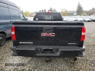 2016 GMC Sierra 3500HD Denali z VIN 1GT42YE82GF140938, wystawiony jako Copart lot #52556095 z przebiegiem 136 654 mil mil oraz Szkoda całkowita • Salvage title. Historia ofert i sprzedaży dostępna na DreamBid. Obrazek 6.