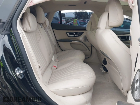 2024 Mercedes-Benz EQS 450 z VIN W1KCG2EB5RA046256, wystawiony jako IAAI lot #41203235 z przebiegiem 5 332 mil mil oraz . Historia ofert i sprzedaży dostępna na DreamBid. Obrazek 8.