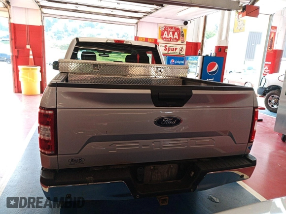 2018 Ford F-150 XL z VIN 1FTFW1E53JKF62418, wystawiony jako IAAI lot #42854294 z przebiegiem 103 964 mil mil oraz . Historia ofert i sprzedaży dostępna na DreamBid. Obrazek 2.