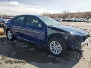 2025 Toyota Camry LE z VIN 4T1DAACK1SU081549, wystawiony jako Copart lot #51345935 z przebiegiem 7 289 mil mil oraz Szkoda całkowita • Salvage title. Historia ofert i sprzedaży dostępna na DreamBid. Obrazek 4.