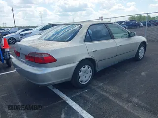 1999 Honda Accord LX z VIN 1HGCG5648XA164103, wystawiony jako IAAI lot #42020624 z przebiegiem 244 346 mil mil oraz . Historia ofert i sprzedaży dostępna na DreamBid. Obrazek 4.