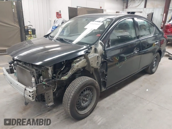 2019 Nissan Versa SV z VIN 3N1CN7APXKL808206, wystawiony jako IAAI lot #41828460 z przebiegiem 95 918 mil mil oraz . Historia ofert i sprzedaży dostępna na DreamBid. Obrazek 2.
