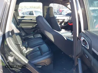 2016 Porsche Cayenne with VIN WP1AA2A21GLA02456, listed as a IAAI auction lot 41309026 with 136,266 mi miles. Bid and sale history available at carsss.com. Image 8.