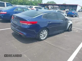 2017 Kia Optima EX с VIN 5XXGU4L38HG165420, выставлен на аукционе IAAI как лот 42389879 с пробегом Не указан миль и . История ставок и продаж доступна на DreamBid. Изображение 4.