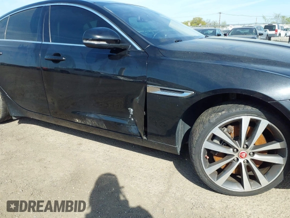 2017 Jaguar XE 35t Prestige z VIN SAJAK4BV1HA966878, wystawiony jako IAAI lot #42115970 z przebiegiem 62 949 mil mil oraz . Historia ofert i sprzedaży dostępna na DreamBid. Obrazek 6.