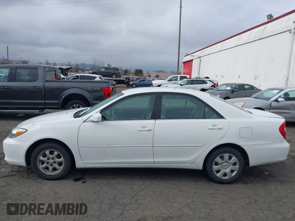 2002 Toyota Camry LE z VIN 4T1BE32K52U081479, wystawiony jako IAAI lot #41344104 z przebiegiem 243 950 mil mil oraz . Historia ofert i sprzedaży dostępna na DreamBid. Obrazek 14.