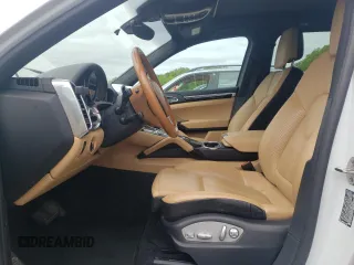 2017 Porsche Cayenne z VIN WP1AA2A23HKA87999, wystawiony jako Copart lot #57457705 z przebiegiem 27 231 mil mil oraz Szkoda całkowita • Salvage title. Historia ofert i sprzedaży dostępna na DreamBid. Obrazek 7.
