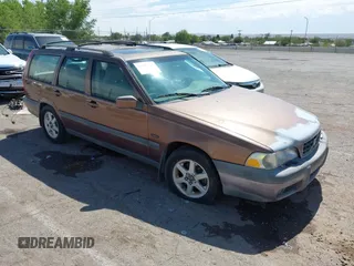 1998 Volvo V70 XC Cross Country с VIN YV1LZ5648W2511117, выставлен на аукционе IAAI как лот 42391801 с пробегом 111 401 миль миль и . История ставок и продаж доступна на DreamBid. Изображение 1.