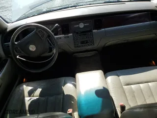 2004 Lincoln Town Car Signature with VIN 1LNHM81W04Y651382, listed as a Copart auction lot 52970425 with 117,849 mi miles and Salvage Title. Bid and sale history available at carsss.com. Image 8.