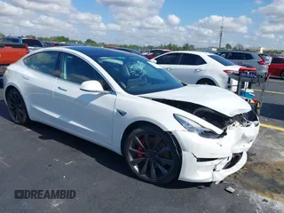 2020 Tesla Model 3 Performance z VIN 5YJ3E1EC1LF624113, wystawiony jako IAAI lot #42217696 z przebiegiem 40 413 mil mil oraz . Historia ofert i sprzedaży dostępna na DreamBid. Obrazek 1.