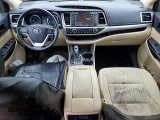 2017 Toyota Highlander LE with VIN 5TDBZRFH8HS371531, listed as a Copart auction lot 59560275 with 87,200 mi miles and Salvage title. Bid and sale history available at DreamBid. Image 8.