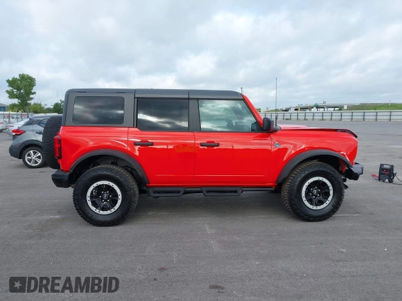 2023 Ford Bronco z VIN 1FMEE5DH5PLB93397, wystawiony jako IAAI lot #42531965 z przebiegiem 30 731 mil mil oraz . Historia ofert i sprzedaży dostępna na DreamBid. Obrazek 13.