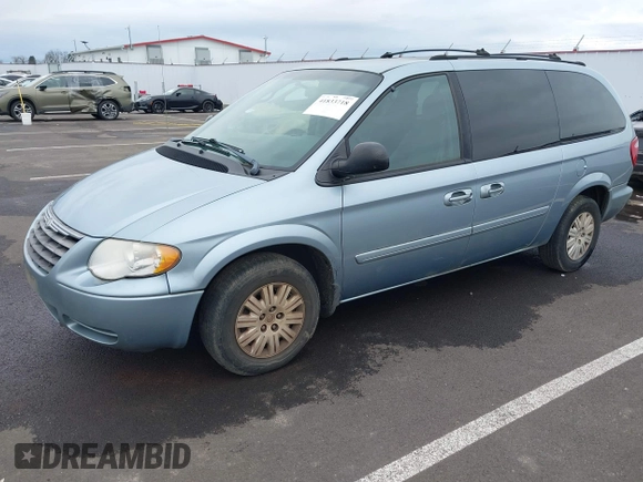 2005 Chrysler Town & Country LX with VIN 2C4GP44R85R192517, listed as a IAAI auction lot 41833718 with 223,663 mi miles. Bid and sale history available at carsss.com. Image 18.
