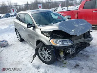 2016 Volvo XC60 T5 Drive-E Premier with VIN YV440MDK5G2796227, listed as a IAAI auction lot 41630864 with 82,251 mi miles. Bid and sale history available at carsss.com. Image 1.