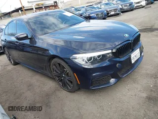 2019 BMW 5 Series 540i z VIN WBAJE5C54KWW13035, wystawiony jako IAAI lot #41546061 z przebiegiem 64 131 mil mil oraz . Historia ofert i sprzedaży dostępna na DreamBid. Obrazek 1.