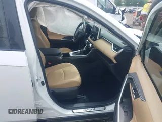 2024 Toyota RAV4 XLE Premium z VIN 2T3C1RFV3RW311870, wystawiony jako IAAI lot #42066945 z przebiegiem 16 237 mil mil oraz . Historia ofert i sprzedaży dostępna na DreamBid. Obrazek 5.