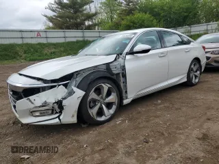 2018 Honda Accord Touring z VIN 1HGCV2F96JA002526, wystawiony jako Copart lot #56630335 z przebiegiem 39 014 mil mil oraz Czysty tytuł • Clean title. Historia ofert i sprzedaży dostępna na DreamBid. Obrazek 1.