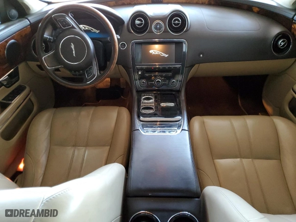 2013 Jaguar XJ with VIN SAJWA1C73D8V57984, listed as a Copart auction lot 78953364 with NaN miles and Clean Title. Bid and sale history available at carsss.com. Image 8.