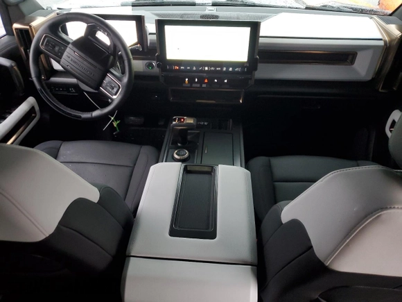 2024 GMC Hummer EV 3X z VIN 1GKB0RDC6RU107095, wystawiony jako Copart lot #82655324 z przebiegiem 6013 mil mil oraz Szkody całkowita. Historia ofert i sprzedaży dostępna na DreamBid. Obrazek 8.
