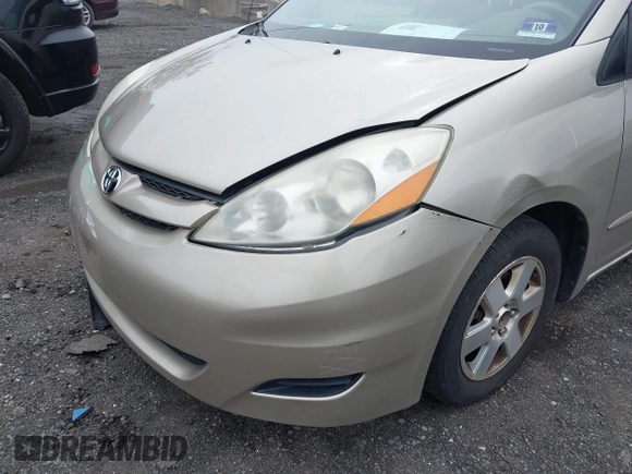 2008 Toyota Sienna XLE with VIN 5TDZK22C78S119628, listed as a IAAI auction lot 41917650 with 196,876 mi miles. Bid and sale history available at carsss.com. Image 6.