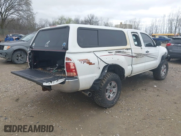 2008 Toyota Tacoma z VIN 5TEUU42NX8Z525861, wystawiony jako IAAI lot #42125414 z przebiegiem Nie podano mil oraz . Historia ofert i sprzedaży dostępna na DreamBid. Obrazek 4.