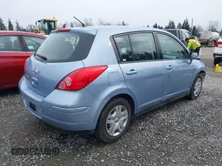 2011 Nissan Versa S z VIN 3N1BC1CP8BL460398, wystawiony jako IAAI lot #41754069 z przebiegiem 239 363 mil mil oraz . Historia ofert i sprzedaży dostępna na DreamBid. Obrazek 4.
