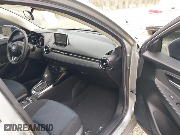 2016 Scion iA z VIN 3MYDLBZV5GY144289, wystawiony jako IAAI lot #42247688 z przebiegiem 107 958 mil mil oraz . Historia ofert i sprzedaży dostępna na DreamBid. Obrazek 5.