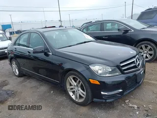 2014 Mercedes-Benz C 300 Sport z VIN WDDGF8AB6ER319441, wystawiony jako IAAI lot #42547644 z przebiegiem 111 166 mil mil oraz . Historia ofert i sprzedaży dostępna na DreamBid. Obrazek 1.