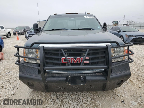 2009 GMC Sierra 2500HD SLT z VIN 1GTHK63609F152337, wystawiony jako Copart lot #45722975 z przebiegiem 251 993 mil mil oraz Szkoda całkowita • Salvage title. Historia ofert i sprzedaży dostępna na DreamBid. Obrazek 5.