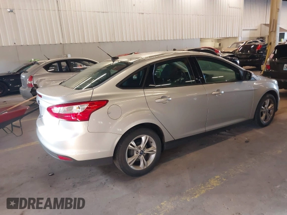 2013 Ford Focus SE z VIN 1FADP3F24DL277767, wystawiony jako IAAI lot #41562390 z przebiegiem 183 322 mil mil oraz . Historia ofert i sprzedaży dostępna na DreamBid. Obrazek 4.