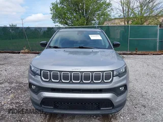 2022 Jeep Compass Latitude with VIN 3C4NJCBB2NT139477, listed as a IAAI auction lot 41965959 with 25,098 mi miles and . Bid and sale history available at carsss.com. Image 6.