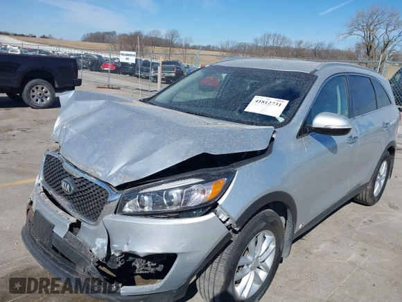 2018 Kia Sorento LX with VIN 5XYPGDA37JG376605, listed as a IAAI auction lot 41812731 with 118,579 mi miles. Bid and sale history available at carsss.com. Image 2.