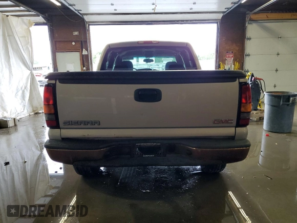 2006 GMC Sierra 1500 SLE1 z VIN 2GTEK13T861139933, wystawiony jako Copart lot #61262555 z przebiegiem 177 247 mil mil oraz Czysty tytuł • Clean title. Historia ofert i sprzedaży dostępna na DreamBid. Obrazek 6.