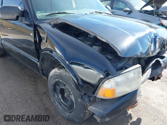 1998 GMC Sonoma with VIN 1GTCS1448WK502617, listed as a IAAI auction lot 41476320 with 220,435 mi miles. Bid and sale history available at carsss.com. Image 18.
