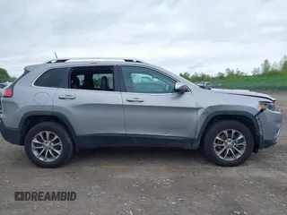 2019 Jeep Cherokee Latitude Plus z VIN 1C4PJMLB9KD287978, wystawiony jako IAAI lot #42228505 z przebiegiem 207 539 mil mil oraz . Historia ofert i sprzedaży dostępna na DreamBid. Obrazek 13.