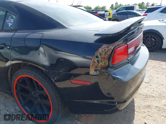 2011 Dodge Charger SE z VIN 2B3CL3CGXBH513481, wystawiony jako IAAI lot #42287564 z przebiegiem 193 875 mil mil oraz . Historia ofert i sprzedaży dostępna na DreamBid. Obrazek 6.