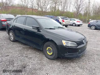 2013 Volkswagen Jetta Sedan SE with VIN 3VWDX7AJ3DM368492, listed as a IAAI auction lot 41958077 with 129,474 mi miles. Bid and sale history available at carsss.com. Image 1.