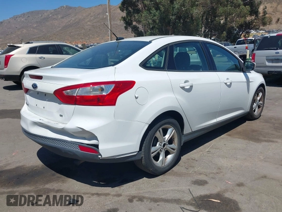 2013 Ford Focus SE z VIN 1FADP3F25DL290446, wystawiony jako IAAI lot #42520571 z przebiegiem 158 020 mil mil oraz . Historia ofert i sprzedaży dostępna na DreamBid. Obrazek 4.