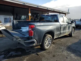 2020 Chevrolet Silverado 1500 LT with VIN 1GCRYDED4LZ264728, listed as a Copart auction lot 47539865 with 152,936 mi miles and Salvage Title. Bid and sale history available at carsss.com. Image 3.
