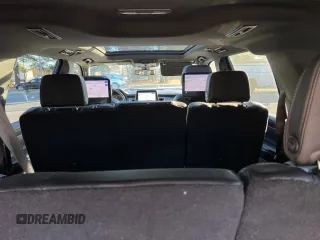 2021 Chevrolet Suburban RST z VIN 1GNSKEKD0MR457206, wystawiony jako Copart lot #83697674 z przebiegiem 139 570 mil mil oraz Czysty tytuł • Clean title. Historia ofert i sprzedaży dostępna na DreamBid. Obrazek 9.