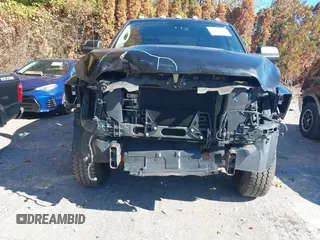 2018 Ram 2500 Tradesman z VIN 3C6UR5CJ4JG275190, wystawiony jako IAAI lot #40623047 z przebiegiem 85 121 mil mil oraz . Historia ofert i sprzedaży dostępna na DreamBid. Obrazek 6.