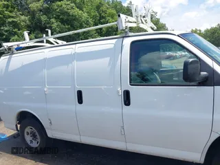 2013 Chevrolet Express Cargo z VIN 1GCWGFBA5D1125154, wystawiony jako IAAI lot #42746664 z przebiegiem 173 998 mil mil oraz . Historia ofert i sprzedaży dostępna na DreamBid. Obrazek 14.