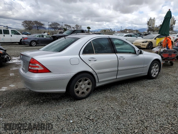 2005 Mercedes-Benz C 240 с VIN WDBRF61J65A777962, выставлен на аукционе Copart как лот 48822595 с пробегом 171 169 миль миль и Списание • Salvage title. История ставок и продаж доступна на DreamBid. Изображение 3.