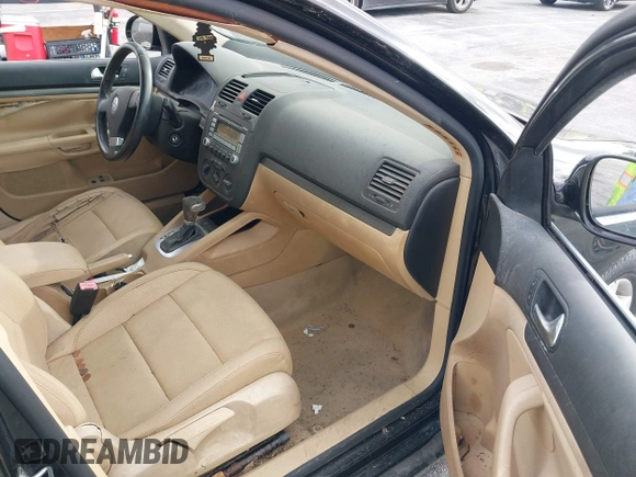 2008 Volkswagen Jetta SE с VIN 3VWRZ71K68M077189, выставлен на аукционе IAAI как лот 42061992 с пробегом Не указан миль и . История ставок и продаж доступна на DreamBid. Изображение 5.