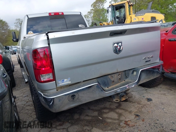 2016 Ram 2500 SLT with VIN 3C6UR5DL9GG210991, listed as a IAAI auction lot 41832164 with 215,098 mi miles. Bid and sale history available at carsss.com. Image 3.