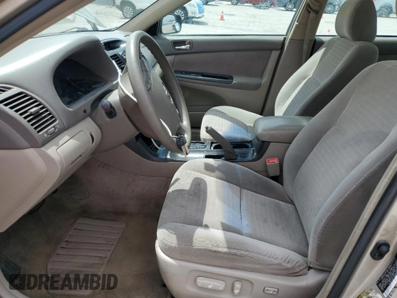 2005 Toyota Camry STD z VIN 4T1BE32K75U087837, wystawiony jako Copart lot #56735965 z przebiegiem 231 694 mil mil oraz Szkoda całkowita • Salvage title. Historia ofert i sprzedaży dostępna na DreamBid. Obrazek 7.