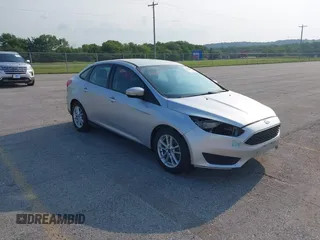 2015 Ford Focus SE z VIN 1FADP3F2XFL234327, wystawiony jako IAAI lot #39848098 z przebiegiem 177 290 mil mil oraz . Historia ofert i sprzedaży dostępna na DreamBid. Obrazek 1.