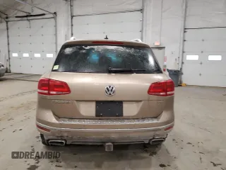 2016 Volkswagen Touareg Sport with VIN WVGEF9BP3GD010197, listed as a Copart auction lot 85826584 with 106,375 mi miles and Salvage Title. Bid and sale history available at DreamBid. Image 6.