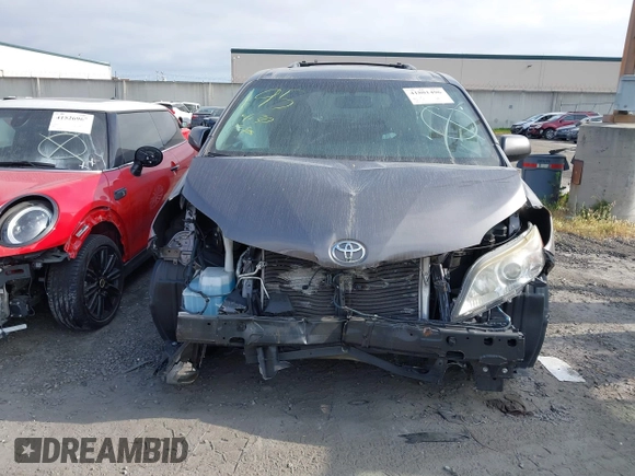 2015 Toyota Sienna XLE with VIN 5TDYK3DC6FS660410, listed as a IAAI auction lot 41801496 with 81,755 mi miles. Bid and sale history available at carsss.com. Image 13.